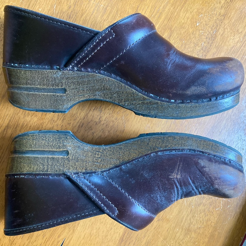 Dansko clogs, 40 wide